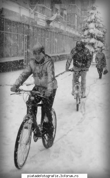 [concurs foto] orasul iarna (final) iarna bicicleta