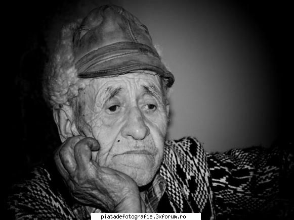 Caut titlu pentru fotografia mea - ar merge: "bunicu", "batranete" sau "pe ganduri" ? - Jocuri fotografice