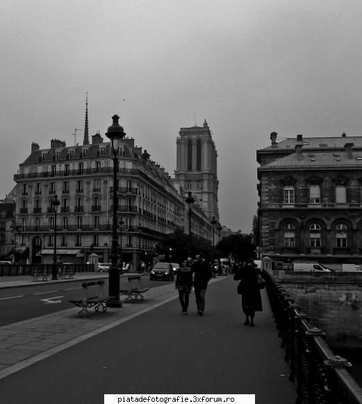 Chris Cat - Un weekend la Paris - astept critici pe marginea fotografiei mele - Foto-comment