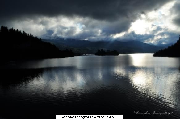 lacul colibita fluture de lumina