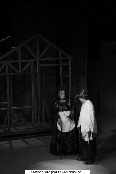 La teatru - iso400 albnegru - Foto-comment