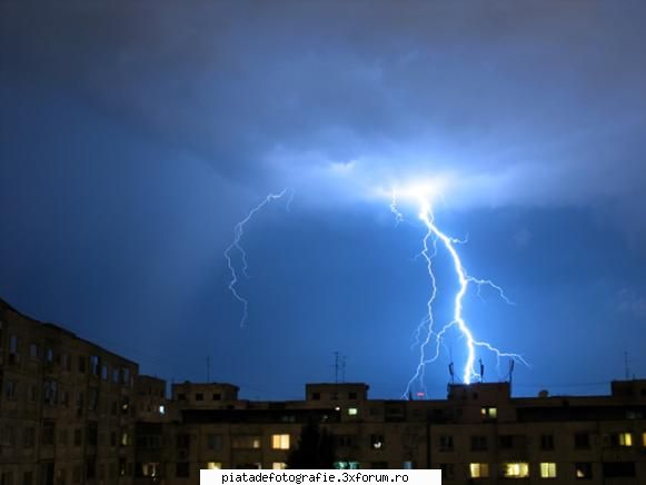 lightning - pacat de fulger ca blocurile erau super :) :) :) - Foto-comment