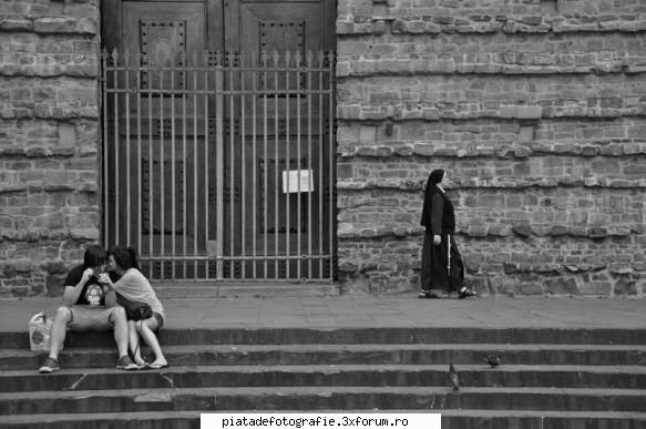 love - foto de strada in Florenta. doua tipuri de iubire - Foto-comment